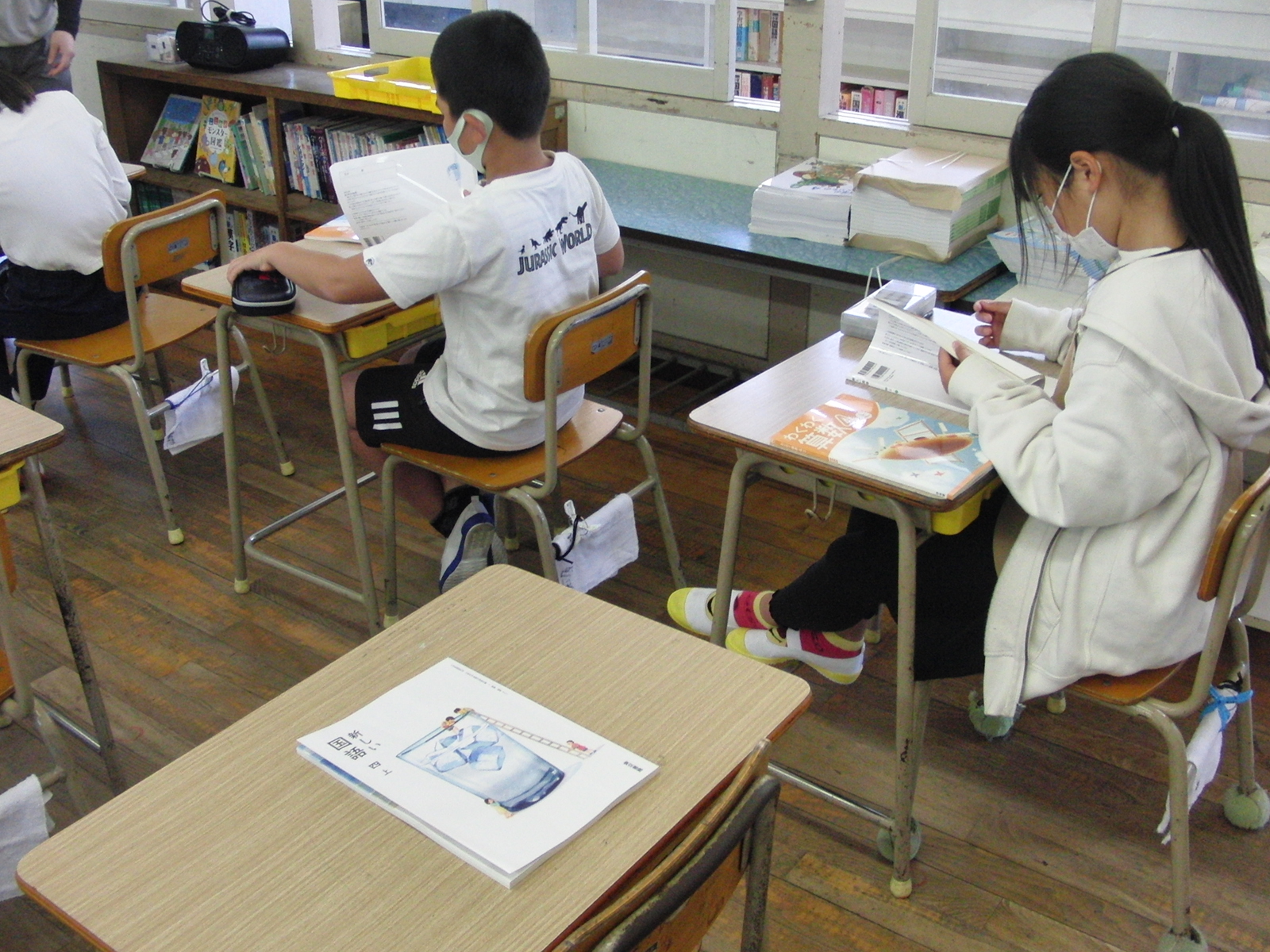 新しい教科書を配付しました | CS立花小学校
